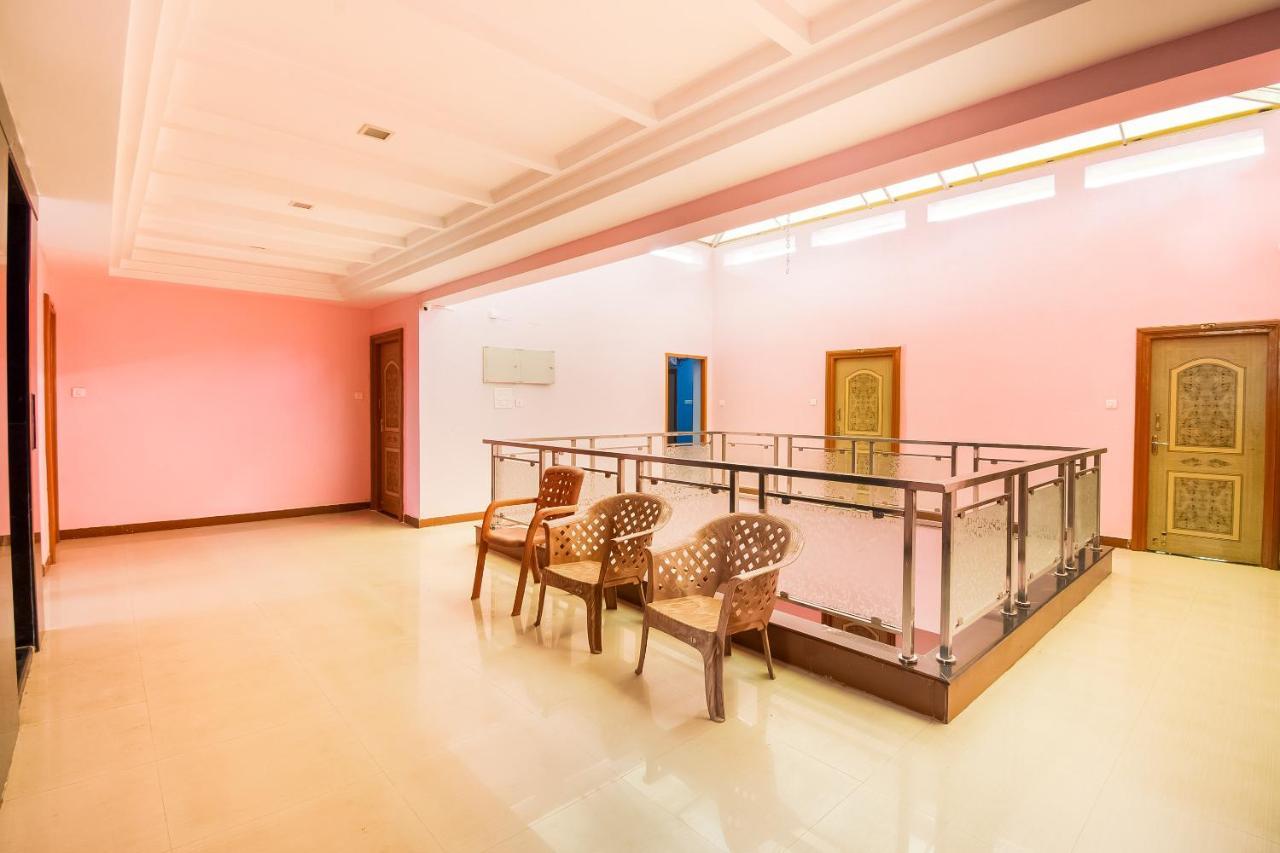 Oyo 62964 Hotel Vandana Grand Nellore Eksteriør billede