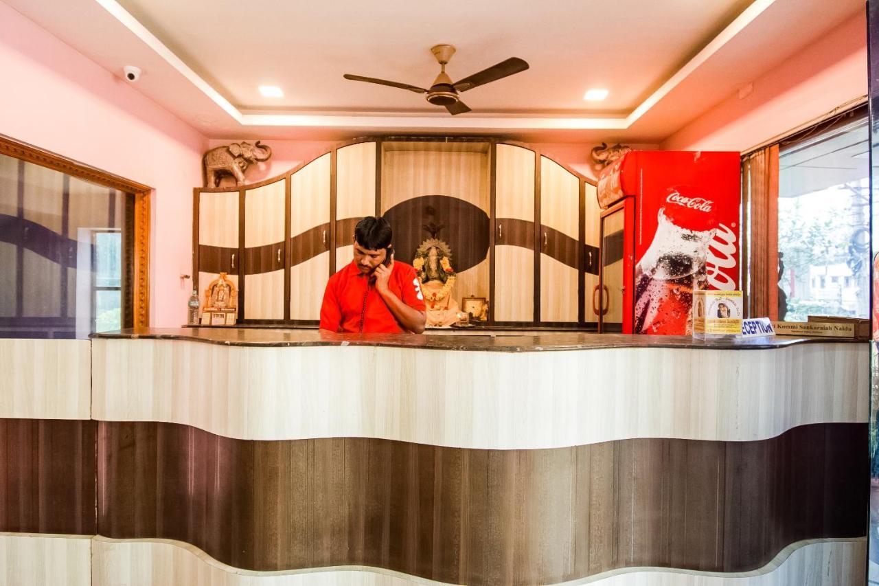 Oyo 62964 Hotel Vandana Grand Nellore Eksteriør billede